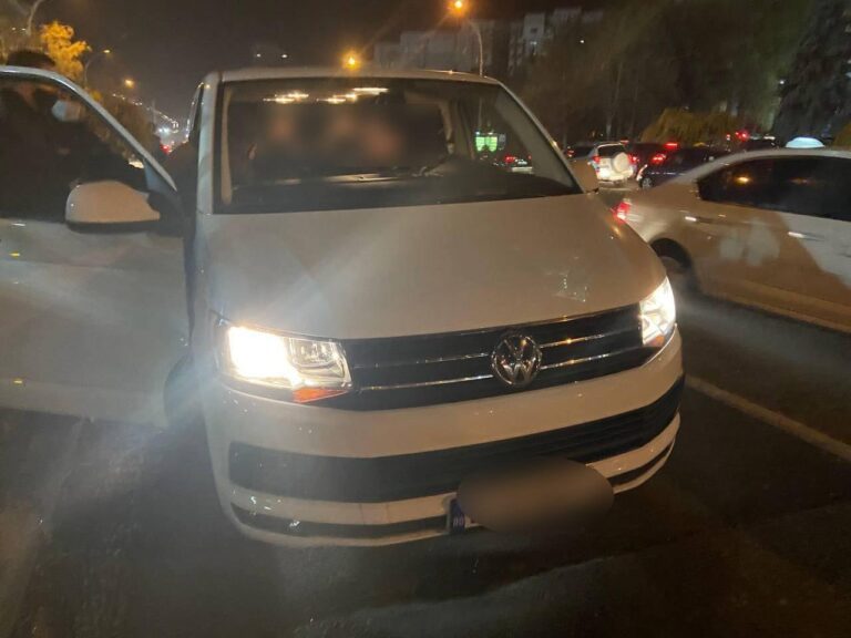 Scandal la Vama Leușeni! Un microbuz cu suporteri scoțieni a fost lăsat să treacă fără control