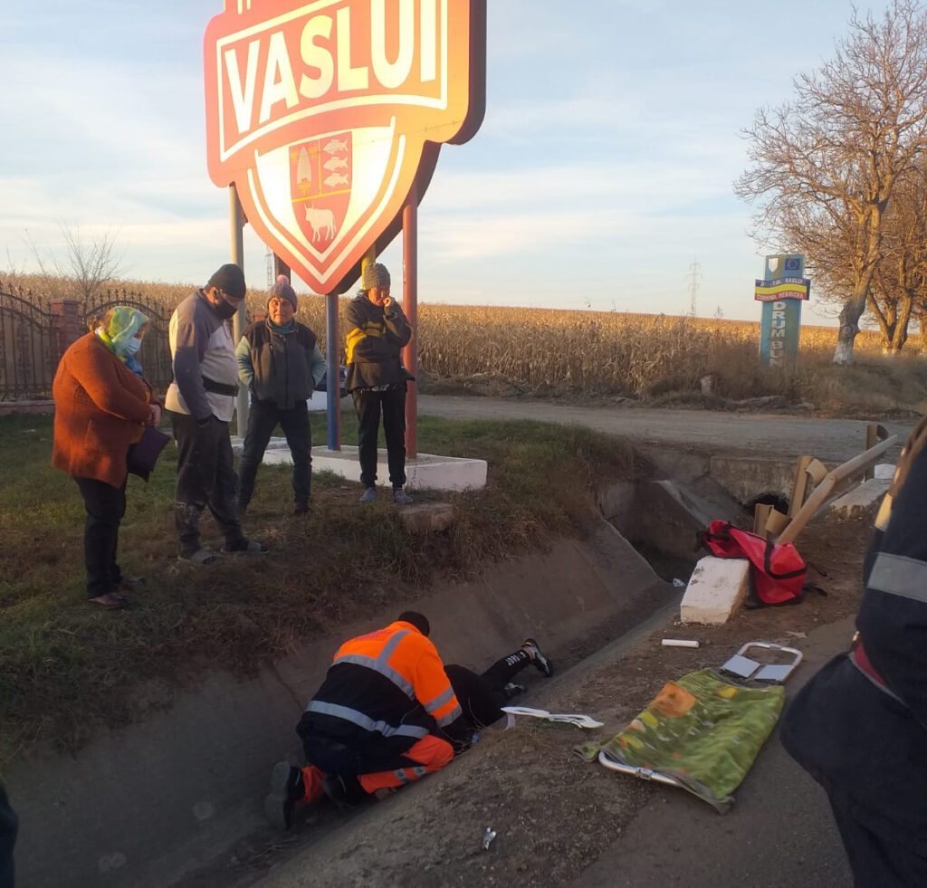 Victima accidentului de la Rebricea este un tânăr de 18 ani. Victima a fost aruncată în șanț, după impact 1 WhatsApp Image 2021 11 17 at 17.03.06