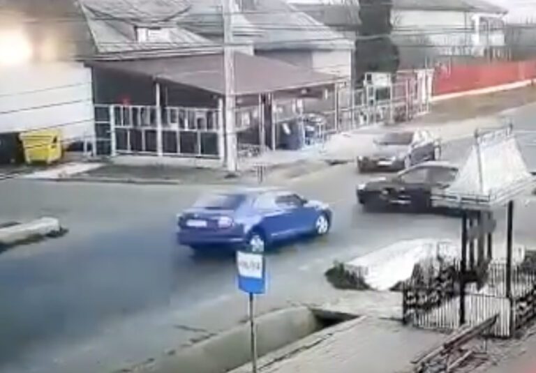 (VIDEO) Accident teribil la Mogoșești suprins de camere de supraveghere. O șoferiță de 21 de ani a provocat moartea unei femeie de 54 de ani￼