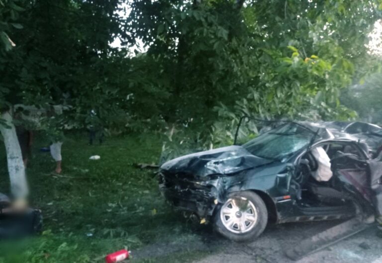 Un minor de 15 ani a provocat o tragedie de proporții după ce s-a urcat la volan. A provocat un accident în urma căruia prietenul lui a decedat