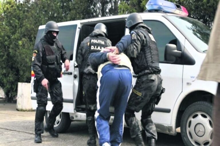 Traficanți de persoane puși ”la rece” de polițiști