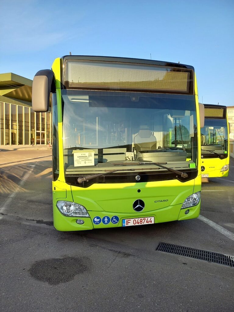 FOTO// Vasluiul intră în rândul orașelor civilizate! Primele OPT autobuze hibride au ajuns la Transurb! 2 autobuze hibrid vaslui 1
