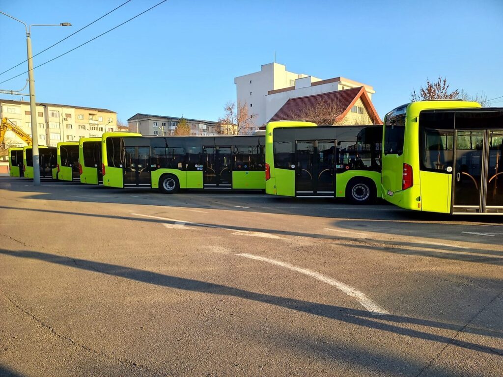 FOTO// Vasluiul intră în rândul orașelor civilizate! Primele OPT autobuze hibride au ajuns la Transurb! 1 autobuze hibrid vaslui