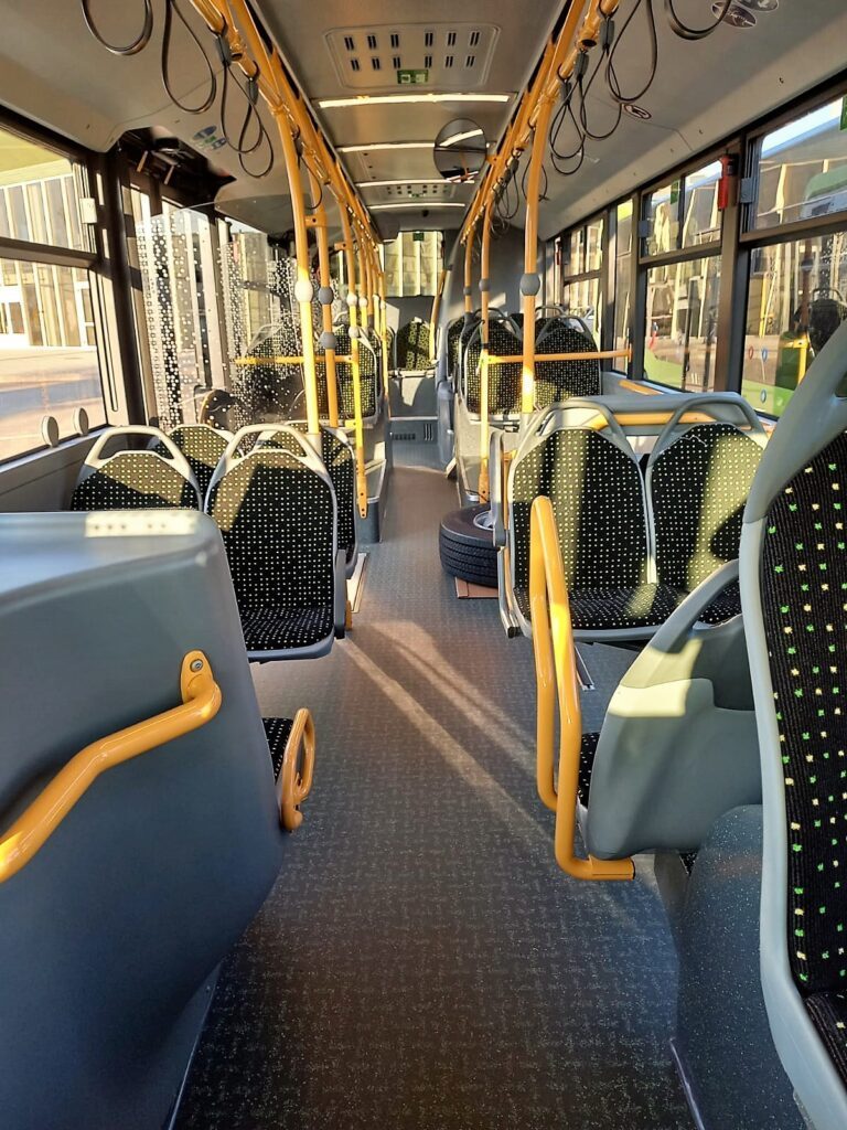 FOTO// Vasluiul intră în rândul orașelor civilizate! Primele OPT autobuze hibride au ajuns la Transurb! 3 autobuze hibrid vaslui 2