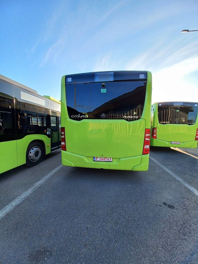 FOTO// Vasluiul intră în rândul orașelor civilizate! Primele OPT autobuze hibride au ajuns la Transurb! 4 autobuze hibrid vaslui 3