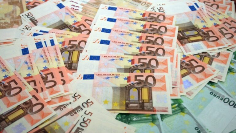Atenție vasluieni! Mii de euro falși descoperiți în județul vecin