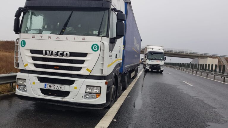Români arestați în Ungaria după ce au furat 121 de televizoare dintr-un camion