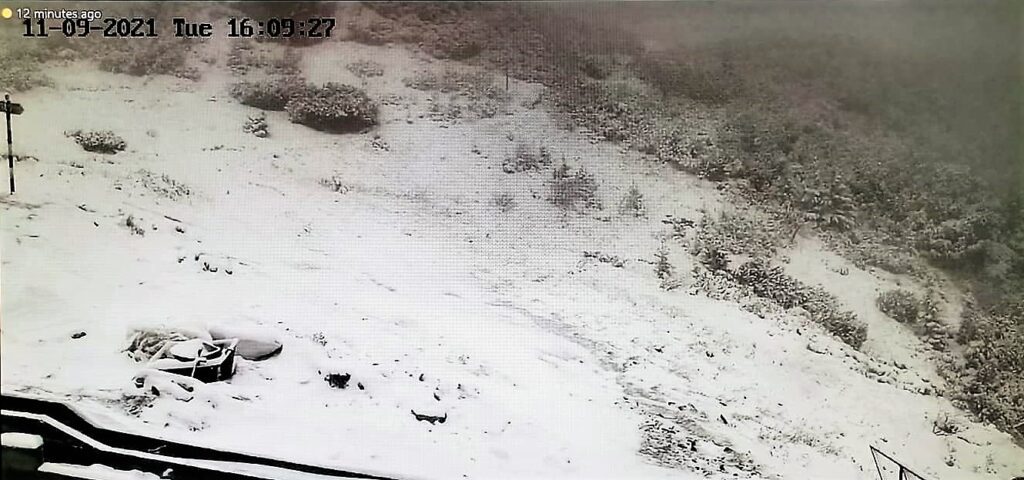 A nins pe Vârful Toaca, în masivul Ceahlău! Imagini de iarnă la 1900 m, la 160 km de Vaslui! 1 ninsoare varful toaca