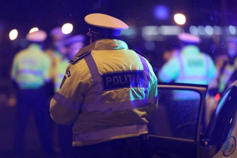 La îndemnul colegilor, un polițist de la Rutieră a cerut șefului său un porc de 160 de kg