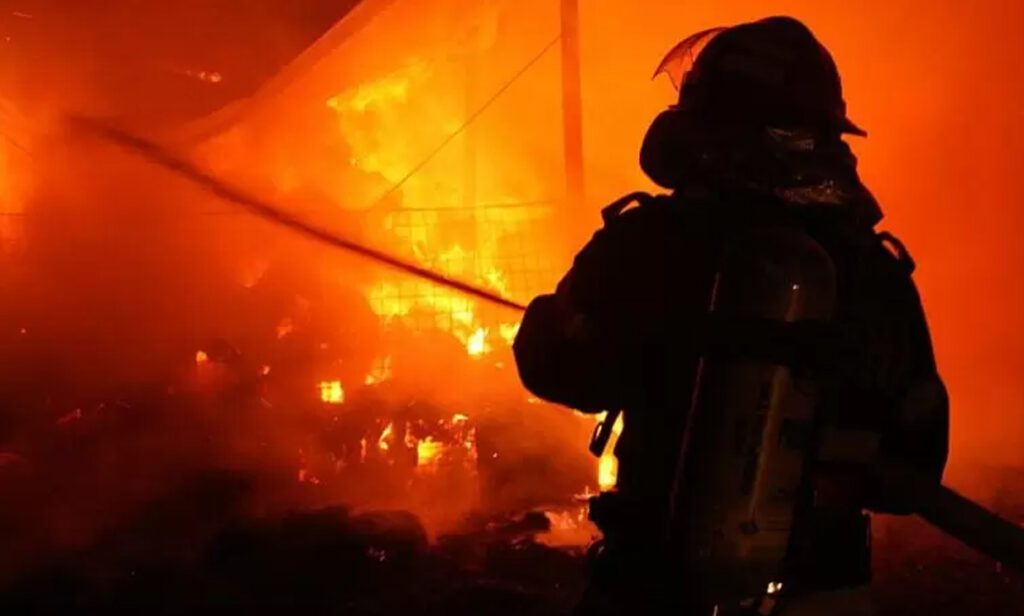 Incendiu cu victime la Huși. Doua persoane afectate 1 pompieri