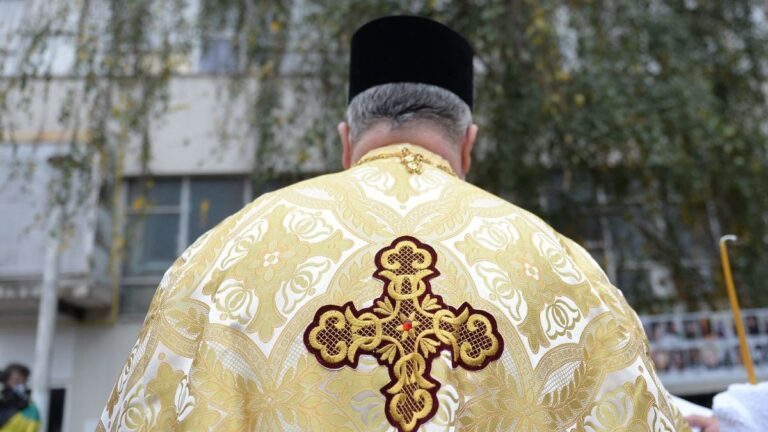 Scandal în BOR după ce doi preoți au cerut enoriașilor vaccinați să părăsească lăcașul de cult. A fost demarată o anchetă