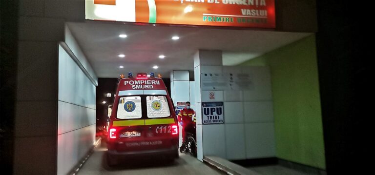 ULTIMA ORĂ Un tânăr de 17 ani a vrut să-și dea foc în fața Spitalului Județean de Urgență! Salvat în ultima clipă!