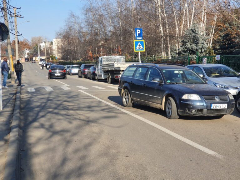 Parcare nesimțită în poarta cimitirului ”Eternitatea” din Vaslui