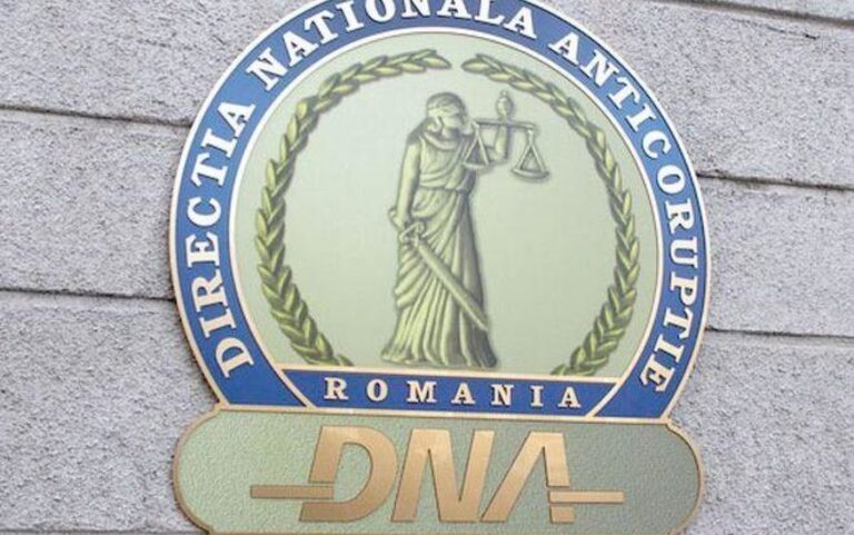 Şeful ITM Ilfov a ajuns pe mâna DNA.  Acesta este acuzat de luare de mită în formă continuată