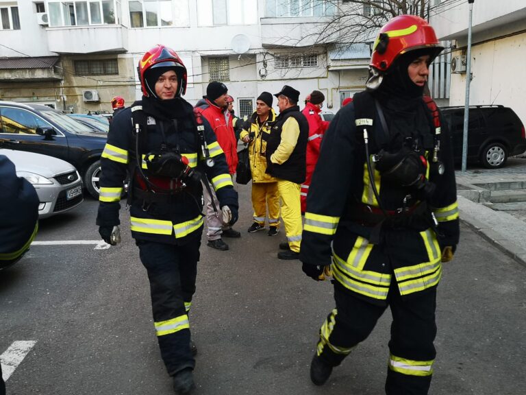 Panică la blocul 81 din Vaslui. Coșul unei centrale de apartament a pus pe drumuri pompierii