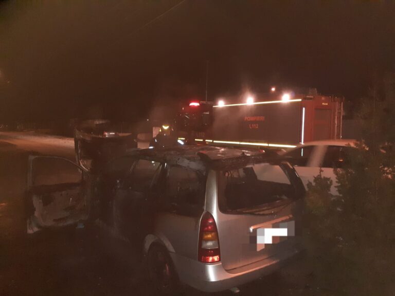 Autoturism în flăcări la Huși. Au intervenit pompierii