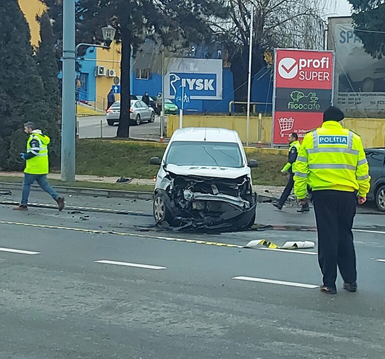 Accident rutier la Silver Mall. Un tânăr de 25de ani a fost rănit