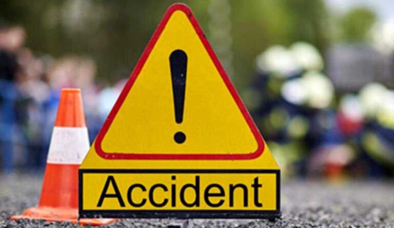 Accident grav la Ceramica. Un șofer neatent a lovit un stâlp