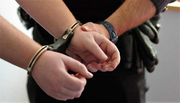 Un infractor căutat în Europa a fost arestat la Tanacu! Era un temut agresor sexual în Anglia!