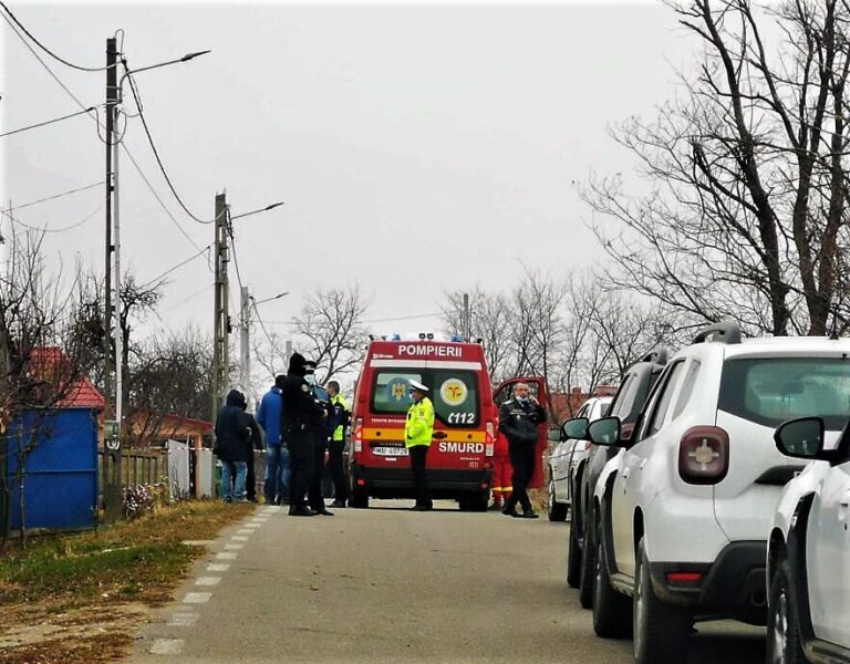Detalii ȘOCANTE din ”casa morții”, de la Corni Albești! Fiul hăcuit cu toporul își amenința părinții cu moartea!