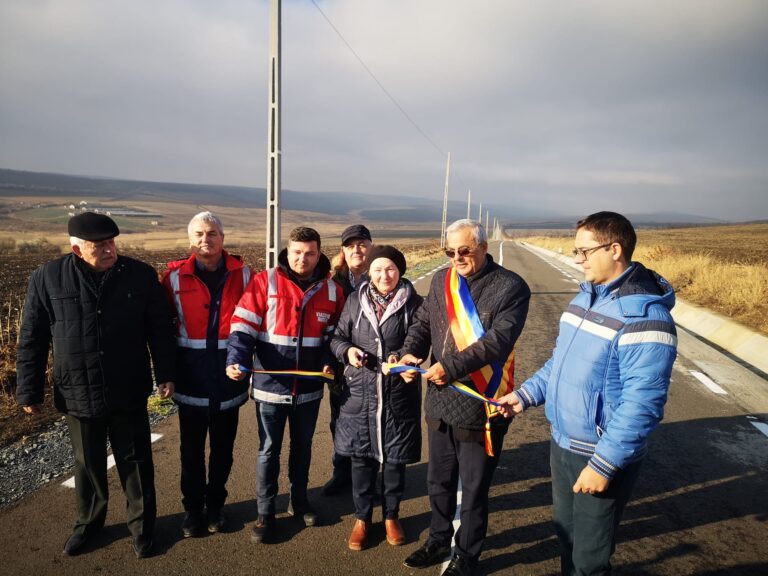 Zestrea Fălciului mai bogată cu 17 km de asfalt. Sute de gospodării din Copăceana, Rânzești și Fălciu au scăpat de noroaie.