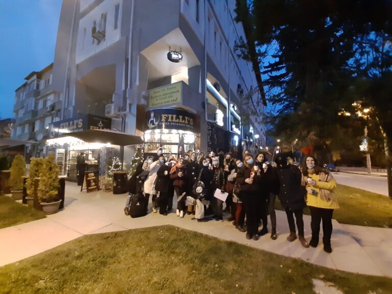 (VIDEO) Asociația ”The Community for Youth Education – Vaslui” s-au mobilizat în scop caritabil. Seară culturală cu donații către Casa Share
