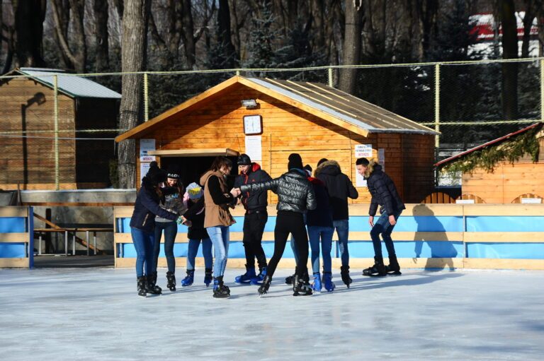 S-a deschis patinoarul la Vaslui. Doritorii sunt așteptați în parcul Copou
