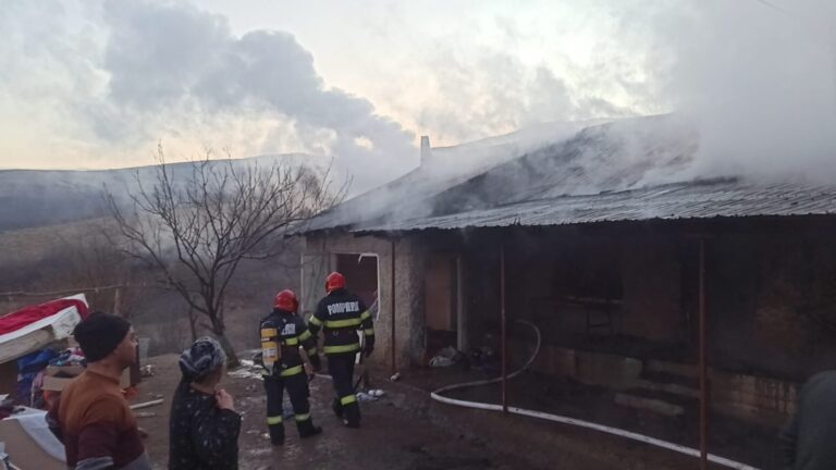 Incendiu in comuna Puiesti! Un tânăr de 26 de ani a ajuns la spital cu arsuri!