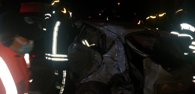 Accident FOARTE GRAV pe drumul național Vaslui-Iași! Trei autoturisme s-au ciocnit, sunt ȘASE victime!