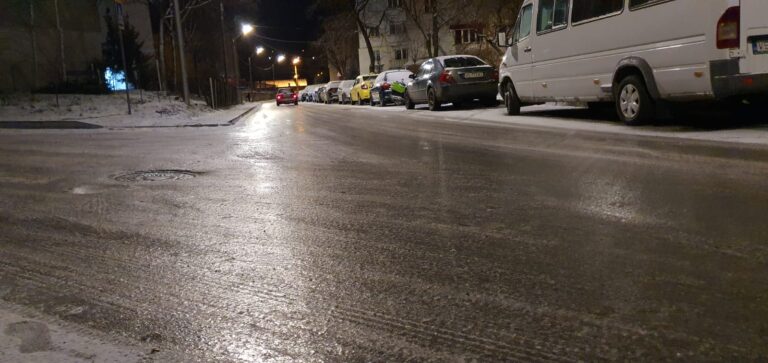 COD ROȘU! Pe străzile lăturalnice din Vaslui este POLEI, pericol de accidente în lanț!