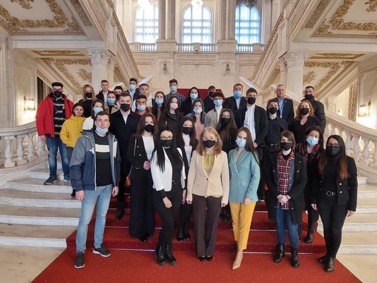 Elevii județului Vaslui, în vizită la Senatul României! Proiectul senatoarei Gabriela Crețu, la final!