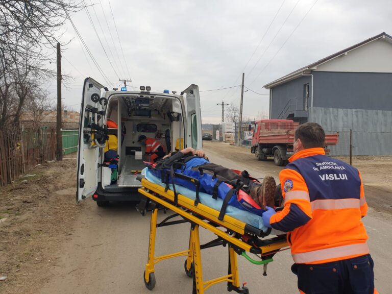 Bărbat din Pochidia, strivit de peretele unei case! A ajuns în stare gravă la spitalul din Bârlad!