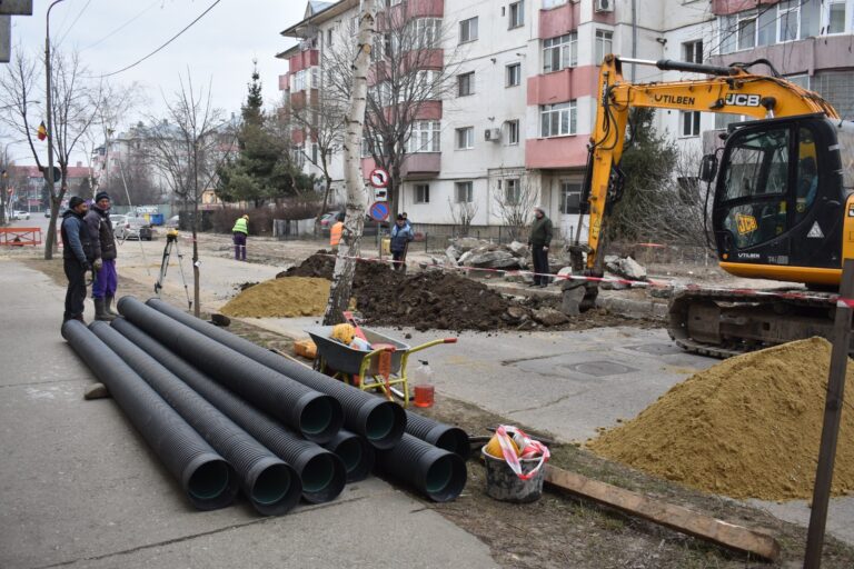 Primarul Bârladului cere înțelegere de la locuitorii orașului! „Rog populația să ajute constructorii! Sunt rețele de apă pe 84 de străzi”, spune Boroș