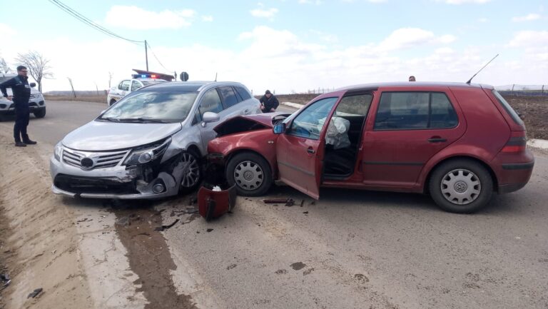 Accident în comuna Viișoara! Ciocnire violentă între două autoturisme!