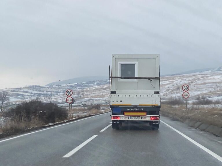 VIDEO ACUM, în drum spre Vama Albița! Convoi al DSU, cu zeci de containere pentru refugiații ucraineni!