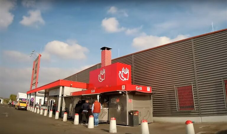 Că bine le mai zice doamna aceasta! ”Cum să îngheți la grill-ul de la Kaufland Vaslui, pentru o porție de cartofi prăjiți?”