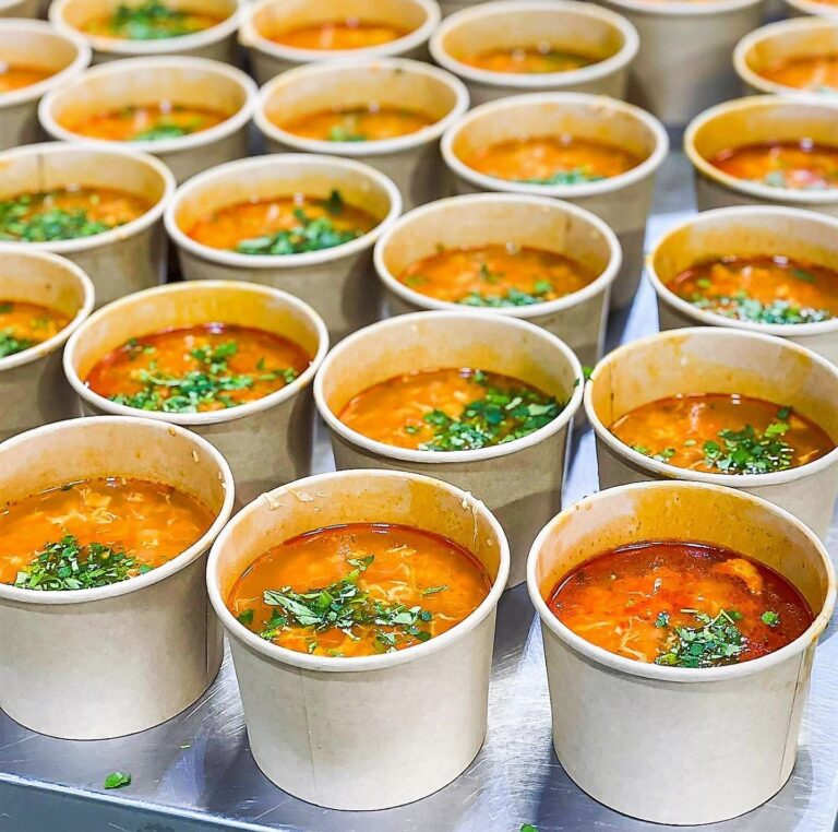 Grupul de firme Safir ajută refugiații din Ucraina! ”Fără carnea de pui de la Grupul Safir, porțiile nu ar fi așa de delicioase”, spune Chef Adrian Hădean