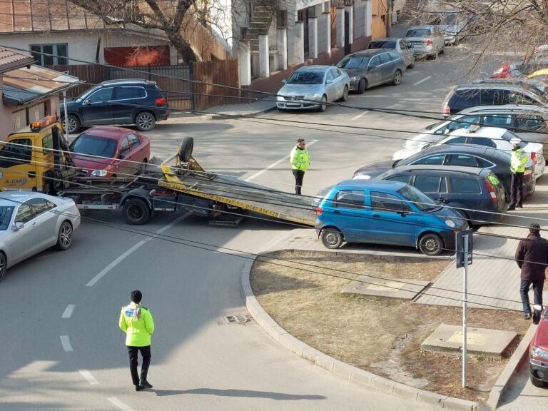 VIDEO, FOTO Rablele din Vaslui, ridicate de Poliția Locală! Sunt SUTE de rable uitate prin parcări!