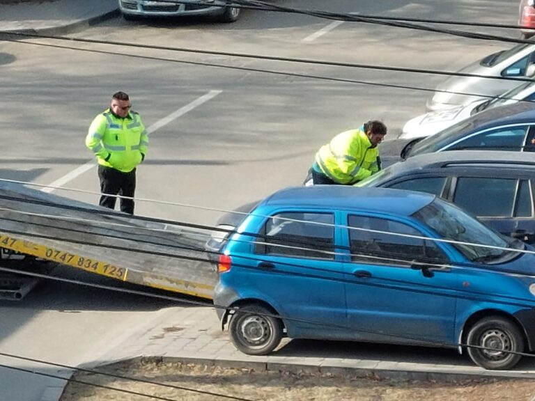 Ați parcat pe trotuar? Riscați să vă treziți fără mașină! Poliția Rutieră a primit verde pentru ridicarea mașinilor!