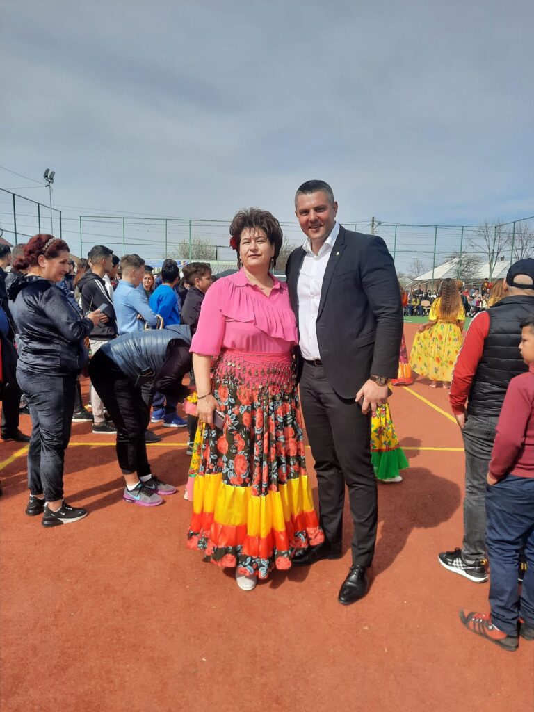 Ziua Romilor, sărbătorită la Zorleni! Deputatul Popica, în mijlocul romilor din cea mai mare comună din județul Vaslui!