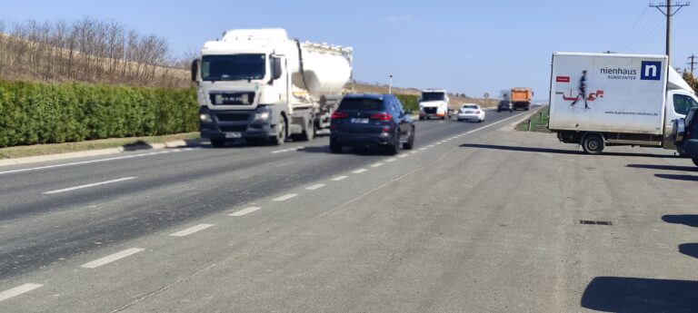 Accident ACUM lângă Stâna Costești! Două mașini s-au izbit frontal, sunt două victime!