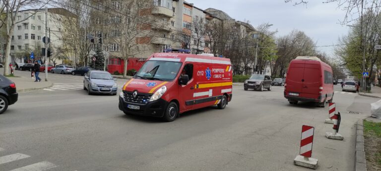 Un deținut din Penitenciarul Vaslui s-a spânzurat în baie, noaptea trecută! Se zbate între viață și moarte, la spital!