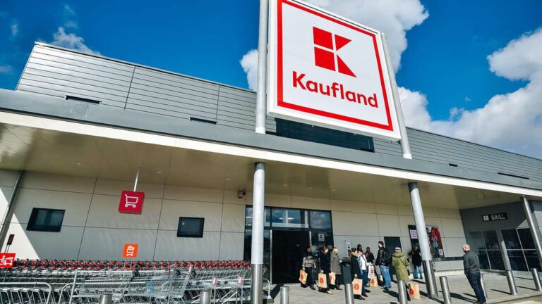 Kaufland va deschide un supermarket la Bârlad! Primarul Boroș a semnat autorizația de construire!