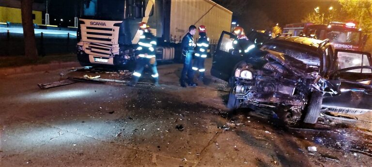 VIDEO Accident ÎNGROZITOR pe varianta de ocolire a Vasluiului! O femeie de 24 de ani, accidentată grav!