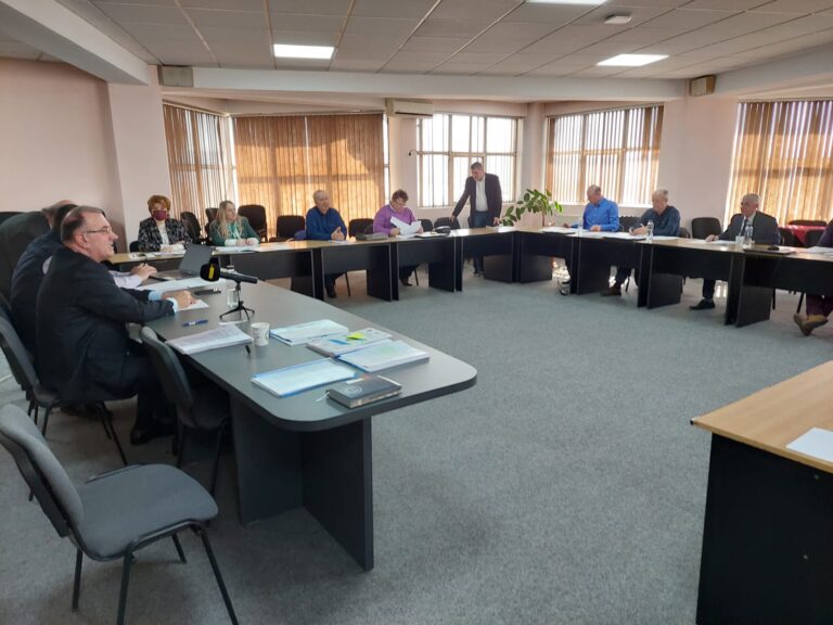 Oamenii de afaceri vasluieni, pe marginea prăpastiei! Întâlnire de URGENȚĂ, între investitorii județului Vaslui, parlamentari și administrație