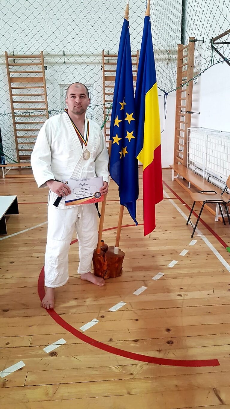 El este cel mai DUR polițist din județul Vaslui! Este vicecampion național la judo, în Ministerul de Interne!