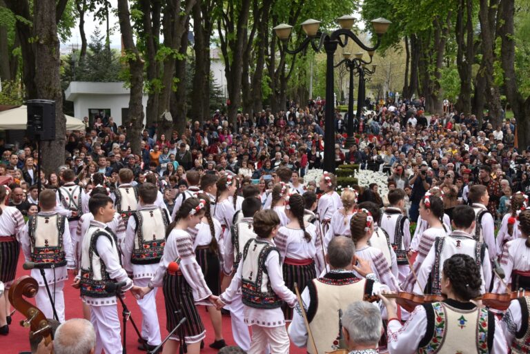 FOTOREPORTAJ Așa au petrecut vasluienii de 1 mai, în parcul Copou, cu muzică și voie bună!