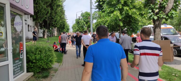 VIDEO, FOTO Accident IN LANȚ în Cruea Gării, la Vaslui! Patru mașini bușite, victime speriate!