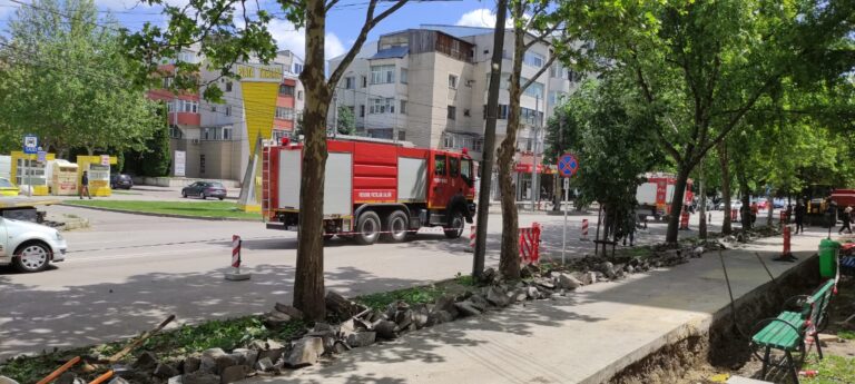 Incendiu ACUM la blocul 286, în Vaslui! Mobilizare generală!