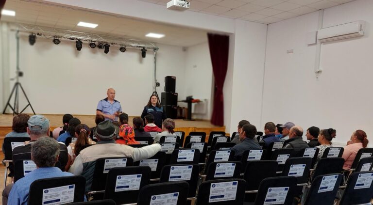 Elevii din Negrești și Băcești, sfătuiți să nu discrimineze alte persoane! Acțiune de prevenție a IPJ Vaslui